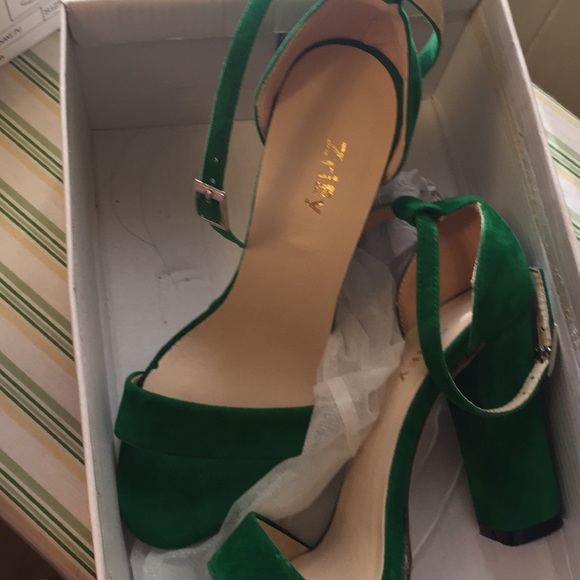 Heels - Picture 2 of 3